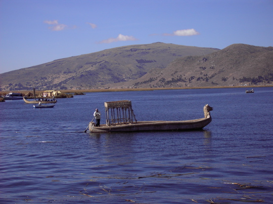 23 Binsenboot der Uros Indianer Titicacasee